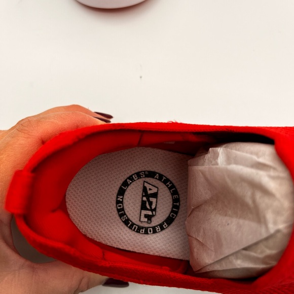 APL Men's 9.5 Techloom Bliss Slip On Athletic Shoes Run Gym Red White NIB Gift - Picture 6 of 9